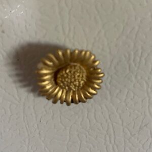Vintage 90s gold sunflower magnet